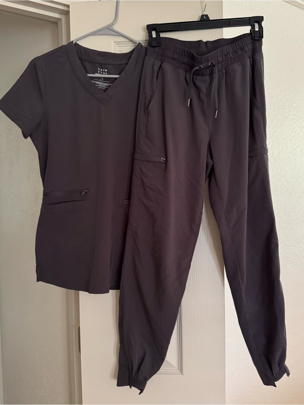 White Cross Jogger Scrub Set in Dark Gray